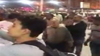 المواطنون يحتشدون بميدان التحرير احتفالاً بنتيجة الاستفتاء