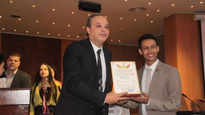 بالصور..تكريم أفضل مائة شخصية مؤثرة بالوطن العربي