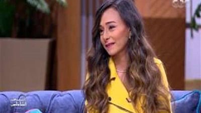 ابنة الأبنودي: شعر والدي يترجم ويدرس في إسبانيا