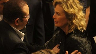 بالصور .. يسرا وأصالة في عزاء والدة هشام عباس