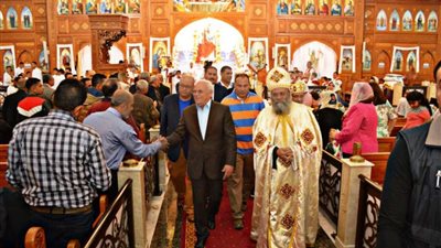 محافظ بورسعيد يشهد قداس عيد الميلاد المجيد بالكنائس ويهنئ الأخوة الأقباط