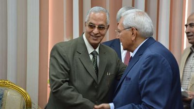 محافظ الدقهلية يستقبل المهنئين بعيد القيامة بمبنى المحافظة