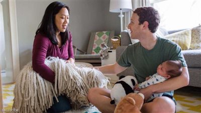 شاهد.. مخترع فيسبوك يبتكر جهازًا جديدًا لمساعدة زوجته