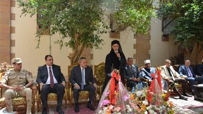 محافظ الإسماعيلية ومدير الأمن يهنئون الأقباط بمناسبة عيد القيامة
