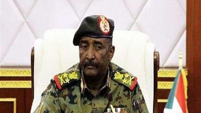 المجلس الانتقالي السوداني يجمد نشاط النقابات المهنية