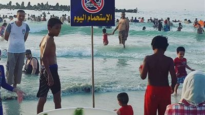 محافظة الإسكندرية تحذر المواطنيين من نزول شاطئ النخيل