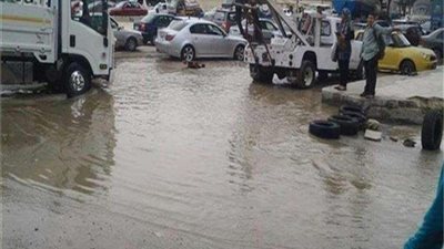 كثافات مرورية بدائري السويس بسبب كسر ماسورة مياه