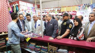 محافظ السويس يفتتح معرض أهلاً رمضان بالمحافظة