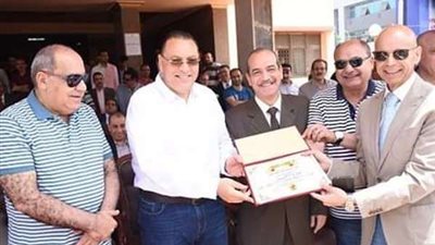 محافظ الشرقية يكرم مديريات المحافظة الفائزة في كرنفال الربيع