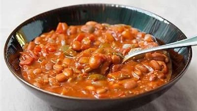 طن الفول أغلى من الحديد مرتين.. «مسمار بطن الغلابة» يبحث عن منقذ