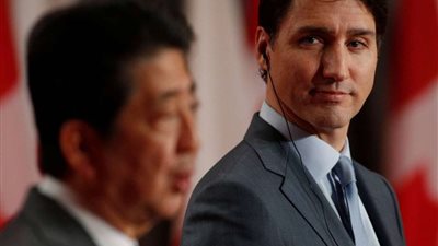 بالفيديو.. موقف محرج لرئيس وزراء كندا خلال لقائه نظيره الياباني