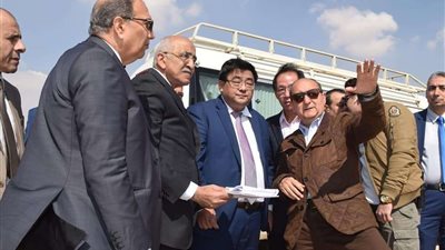 وزير الصناعة يبحث مع وفد مؤسسة التمويل الدولية تنفيذ برامج تنموية