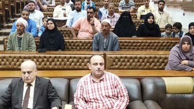 محافظ البحيرة يلتقي 42 مواطن بالديوان العام لحل مشاكلهم