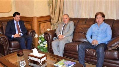 جلسة خاصة بين وزير الرياضة ورئيس اتحاد الكرة بسبب تذاكر أمم إفريقيا