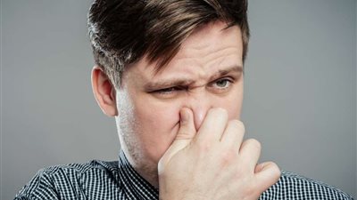 دراسة: شم الروائح الكريهة يعرض كبار السن للموت المبكر