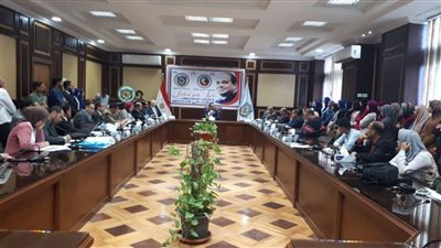 رئيس جامعة دمنهور يكرم المشاركين في التعديلات الدستورية