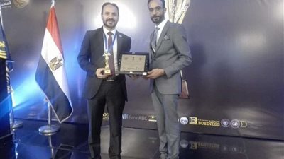 اتحاد رواد الأعمال العرب يكرم اثنين من أساتذة جامعة المنيا