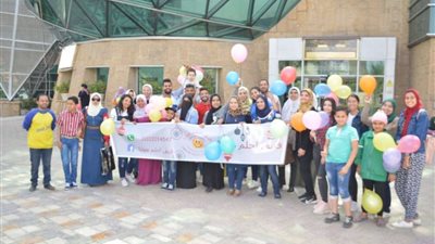 بالهدايا والبلالين.. فريق 