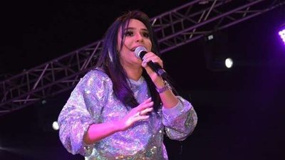 بالصور.. أمينة تشعل حفلها 