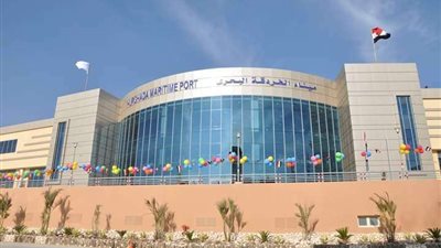 انتظام الحركة التجارية داخل موانىء البحر الأحمر