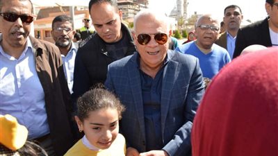 محافظ بورسعيد يهنئ جموع عمال المحافظة بعيدهم