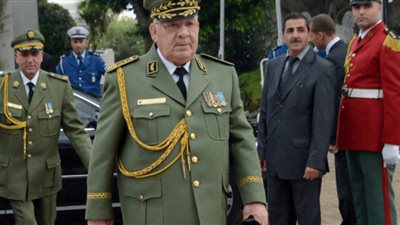 قائد الجيش الجزائري يحذر من 