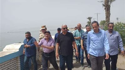 عبد المجيد صقر يتفقد أعمال التطوير بمنطقة كورنيش السويس
