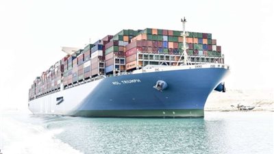 مميش: عبور 68 سفينة بقناة السويس بحمولات 5.5 مليون طن