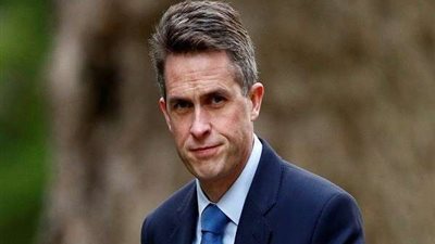 إقالة وزير الدفاع البريطاني على خلفية تسريبات تتعلق بالأمن القومي