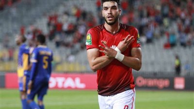 أزارو يتألق ويسجل في تقدم الأهلي على طلائع الجيش بالشوط الأول