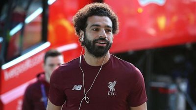 بالفيديو  .. صلاح يصل إلى ملعب الكامب نو