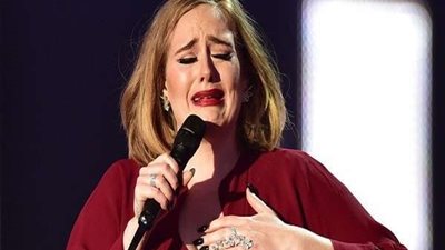 شاهد.. أول تعليق لـ أديل بعد طلاقها