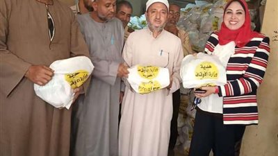 مديرية اوقاف المنيا تبدأ فى المرحلة الثانية من توزيع شنطة السلع الغذائية