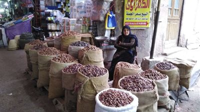 «100 سنه ياميش».. «سوق البلح» مقصد أهالي الغربية بشهر رمضان