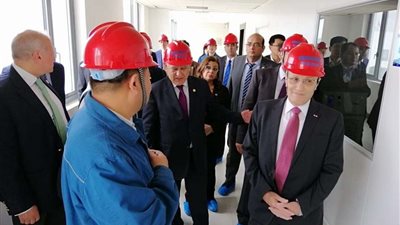 العصار يجري جولة بالشركات الصينية لإقامة مشروع إنتاج ألواح الطاقة الشمسية