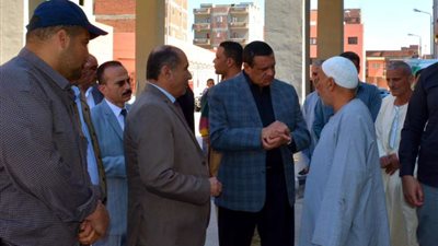 محافظ البحيرة يتفقد لجنة استلام القمح ويلتقي بالمزارعين لسماع شكواهم