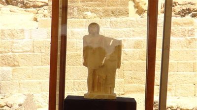 الآثار تعلن اكتشاف مقبرة مزدوجة تعود للأسرة الخامسة في الأهرامات