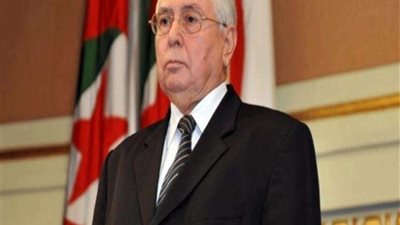 الرئيس الجزائري يدعو لـ