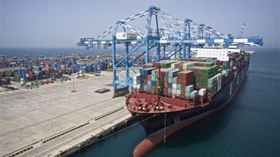 تداول 500 طن معدات بترولية و342 شاحنة بموانئ البحر الأحمر