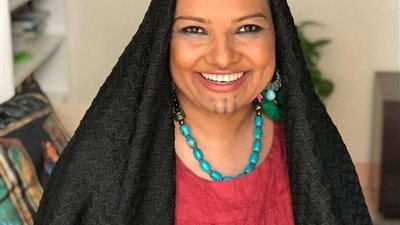 جثمان الصحفية حنان كمال يغادر مطار القاهرة إلى مثواه الأخير