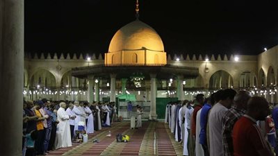 كثافة بصلاة التراويح بمسجد عمرو بن العاص