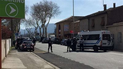 مسلح يحتجز 5 رهائن بداخل مقهى بفرنسا