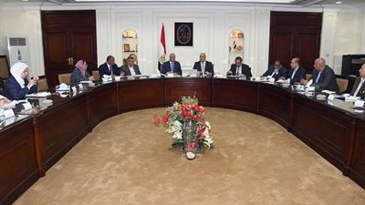 وزير الإسكان يتابع تطوير شارع أنور السادات وأرض مطار إمبابة