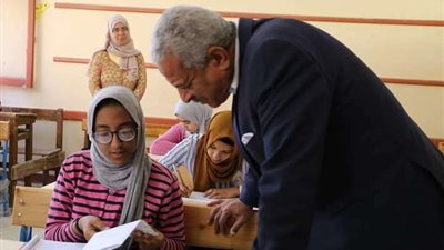 محافظ السويس يتفقد امتحانات الشهادة الإعدادية