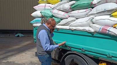 ضبط صاحب مخبز استولى على 2 طن دقيق بلدى مدعم بالبحيرة