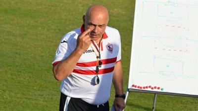 قبل مواجهة الليلة .. جروس يُحذر دفاع الزمالك من 