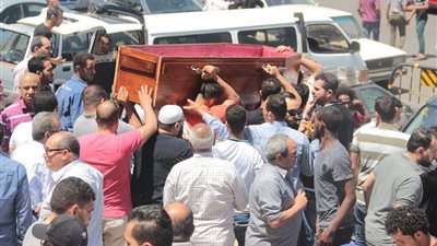 بالصور.. تشييع جنازة زوجة المخرج محمد أبو سيف