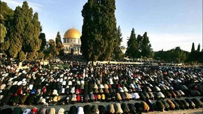 180 ألف مواطن يؤدون صلاة الجمعة في المسجد الأقصى