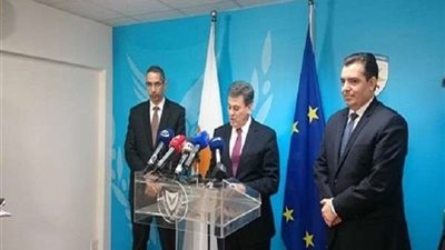 وزير الدفاع القبرصي يجري مباحثات مع نظيره اليوناني