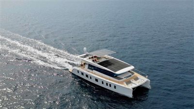 بدون وقود..أول يخت يعمل بالطاقة الشمسية في العالم